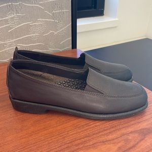 NWOB Hush Puppies Loafers Size 6 Brown